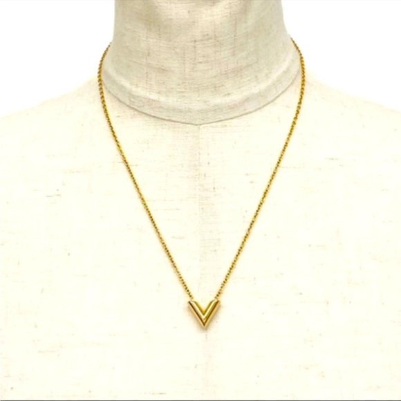 Louis Vuitton Essential V Pendant Necklace - Picture 11 of 12